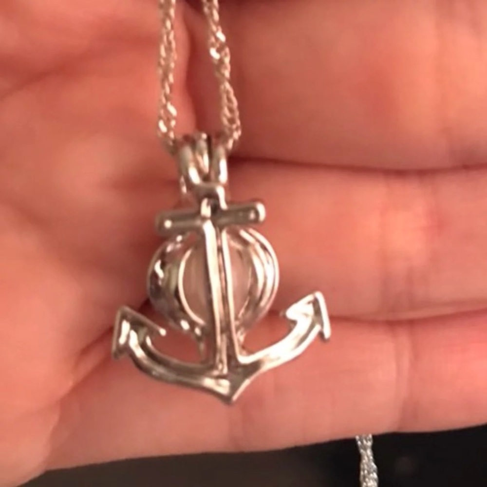 Anchor necklace